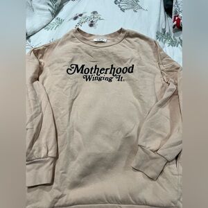 Mom Culture Motherhood and Winging It Crewneck Size Latge